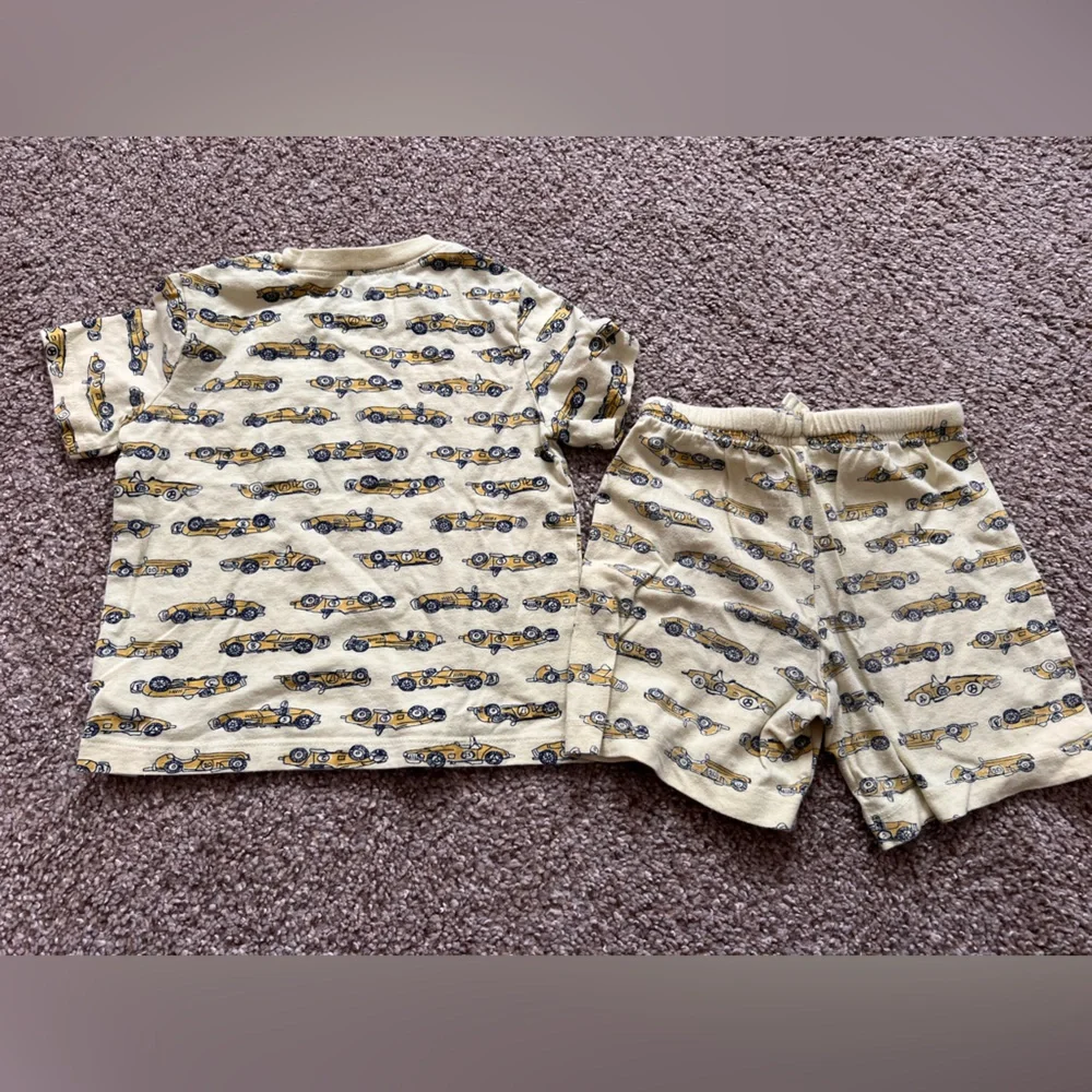 GAP boys yellow